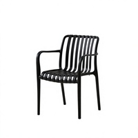 Chaise de salle à manger d'extérieur en plastique empilable, à rayures verticales ajourées, avec accoudoirs et dossier, pour B&B, restaurants, loisirs et plage