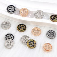 Boutons décoratifs classiques carrés/diamant/circulaires en alliage sans nickel, à quatre trous, lavables, avec logo personnalisé en relief