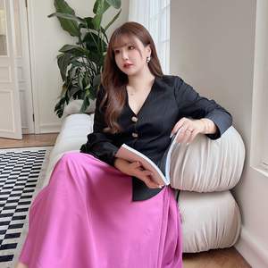 Ensemble de costume pour femme Runqi N8473, satin noir, col en V, épaulettes rembourrées, taille plus, couleur unie, style rétro pour femme adulte - Product Image 1