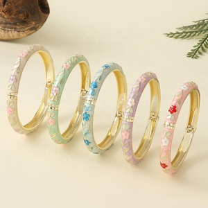 กำไลข้อมือเคลือบสีสันสดใสลายดอกโบตั๋นสไตล์วินเทจสำหรับผู้หญิง เหมาะสำหรับเป็นของขวัญ ขายส่งจากโรงงาน - Product Image 1