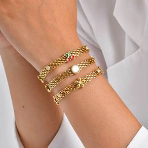 สร้อยข้อมือสแตนเลสสตีลชุบทอง 18K รุ่น SL452 ดีไซน์แบบถัก ประดับด้วยเพทายกันน้ำ ไม่หมอง ทนทาน ทันสมัย เหมาะเป็นของขวัญ - Product Image 4