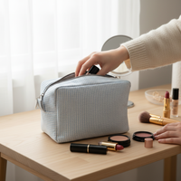 Sac à cosmétiques à rayures personnalisé avec fermeture éclair, sac à cosmétiques rayé en polyester pour voyage, sacs et étuis à maquillage avec fermeture éclair