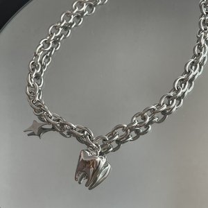 Collana Trendy 2024 in Acciaio Inossidabile per Donne, Ciondolo Divertente a Forma di Dente con Catena a Maglie per Regali e Feste - Product Image 1