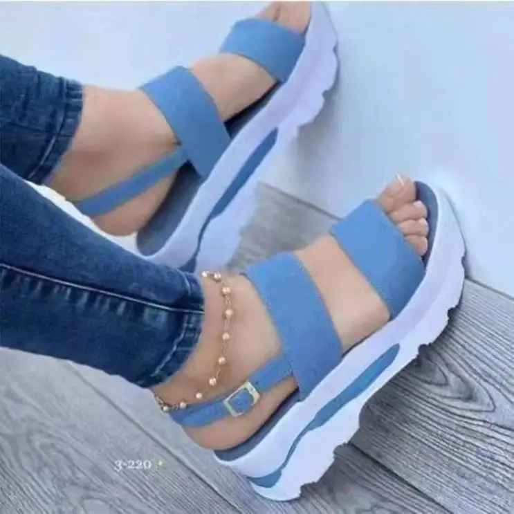 Venta al por mayor verano nueva moda suelas gruesas todos los zapatos de mujer de gran tamaño personalidad color sólido vacaciones casual cuña san