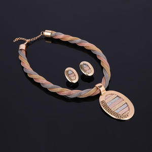 Nuevo Juego de Joyería Fina de Estilo Europeo con Collar, Pendientes y Pulsera para Banquete de Boda - Product Image 4