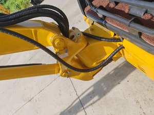 Mini-excavatrice sur chenilles Komatsu Pc35 d'occasion, 3 tonnes, avec moteur et pompe, modèle 2022, excellent état, usage commercial - Product Image 4