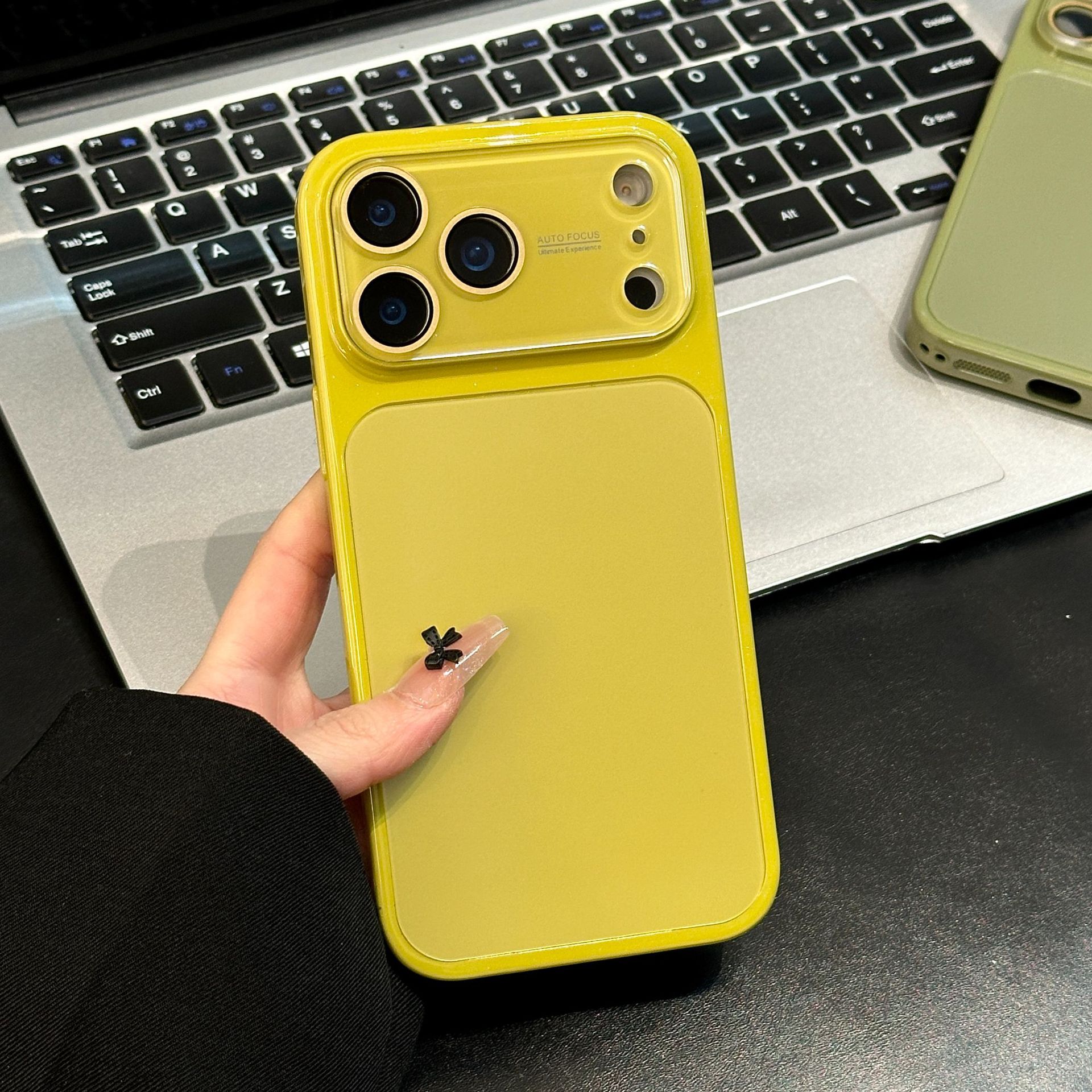 Jaune