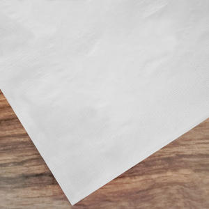 Servilletas de pulpa de madera virgen Papel suave sin blanquear de 2 capas Hojas cuadradas de colores plegables Servilletas impresas en estilos de paquete y bolsa - Product Image 3