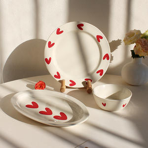 Cangkir Teh Kopi Keramik Bentuk Hati Lukis Tangan Merah Unik Lucu 300ml dengan Logo Kustom dan Piring untuk Hadiah Hari Valentine - Product Image 3