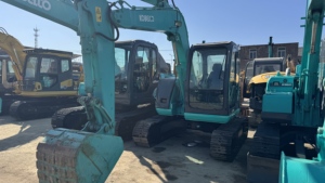 Excavatrice d'occasion Kobelco SK70SR SK60R SK75R de 7 tonnes, fabriquée au Japon, avec moteur, boîte de vitesses, pompe, PLC, prix bas, EPA CE - Product Image 6