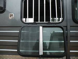 Semi-remorque HERUI Triple-Horse à col de cygne, 2 essieux, double essieu, freins électriques, chargement incliné, boîte de camping LQ, tout temps, pour chevaux - Product Image 6