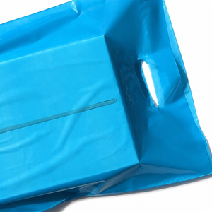 ถุงช้อปปิ้งแบบมีหูหิ้ว HDPE พลาสติกแข็งแรง ทนความชื้น ยืดหยุ่นได้ เหมาะสำหรับร้านขายเครื่องประดับ รับทำโลโก้ ร้านขายอาหารสำเร็จรูป - Product Image 4