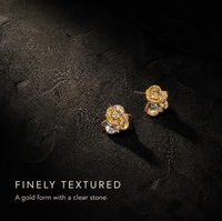 Vente en gros usine Boucles d'oreilles pour femme en or 18 carats, motif fleur texturée dorée, serties de diamants de laboratoire, artisanat 5D, Nouveauté 2026, style léger