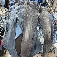 Penjualan Panas Ekspor Pakaian Bekas Celana Jeans Pria dalam Bal 45kg 80kg Pakaian Bekas Pasokan Kontainer Langsung untuk Global