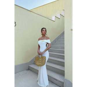 Robe de mariée blanche style bal avec broche décorative, design moderne sans bretelles, taille XL, ornée de perles pour la mariée - Product Image 4