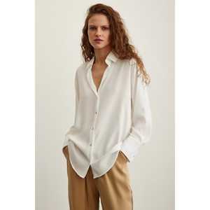 Chemise en satin Lycra écru pour femme, boutonnée, minimaliste, pour tous les jours - Product Image 4