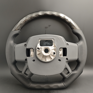 พวงมาลัยหนังคาร์บอนไฟเบอร์แบบมีรูพรุนครึ่งกำหนดเองสำหรับ Land Rover Defender การค้นพบ130 90 110 L663 2020- <span class=keywords><strong>2023</strong></span> - Product Image 3