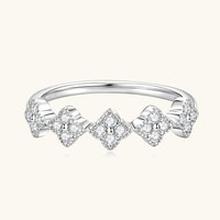 Bague demi-éternité unique en argent 925 1.5mm ronde Moissanite empilable trèfle bague en grappe dame porte-bonheur trèfle à quatre feuilles demi-anneau