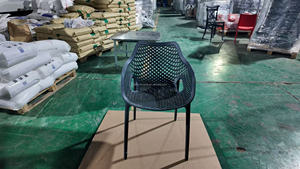 <span class=keywords><strong>Chaise</strong></span> de loisirs moderne en plastique avec dossier et <span class=keywords><strong>accoudoir</strong></span> à grille creuse Légère et confortable pour les espaces intérieurs et extérieurs - Product Image 3