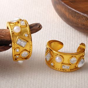 Aros con baño de oro de 18 quilates, incrustaciones de perlas de imitación y diamantes, acero inoxidable, diseño geométrico para uso diario. - Product Image 2