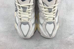 Zapatos deportivos clásicos de moda con diseño de piel sintética y cordones, de alta calidad, con amortiguación 9060, para hombre, se están vendiendo bien. - Product Image 4