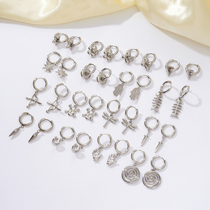 Pendientes de Aro Dorados con Diseño de Ramo |   Acero Inoxidable con Baño de Oro PVD de 18K |   Varios Diseños Modernos para Mujer, Impermeables e Hipoalergénicos - Product Image 2