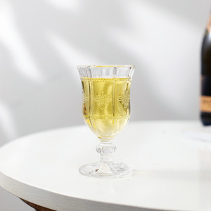 Copa de <span class=keywords><strong>vino</strong></span> <span class=keywords><strong>tinto</strong></span> grabada de cristal enano en relieve de estilo coreano moderno, taza tallada con personalidad creativa para mujer de <span class=keywords><strong>restaurante</strong></span> occidental largo - Product Image 4