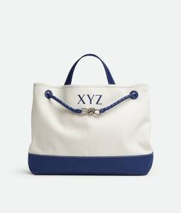 Bolso de Mano Bottega BV Andiamo en Lona Bicolor con Detalle de Nudo Característico y Correa Cruzada Deslizante de Cuero Veneta - Product Image 5