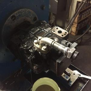 Pompe hydraulique à pistons axiaux Sauer, à déplacement variable, pour la réparation de finisseur routier - Product Image 1