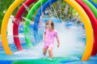Arches brumeuses Splash Pad eau jouet pour équipement de parc aquatique pour la maison ou la mer Durable fibre de verre et métal arc-en-ciel pulvérisateur Base en acier