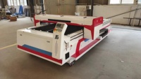Machine de gravure et de découpe laser CO2 CNC 300W 1325 de type portique à refroidissement par eau pour acrylique, tissu, bois et caoutchouc