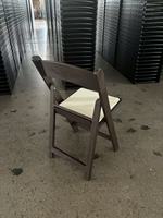 Chaise pliante en résine marron rembourrée Wimbledon pour hôtel et fête en plein air, vente en gros pour mariage