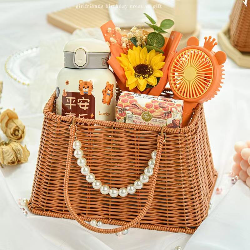 medium size 22cm*13cm*15cm with pearl chain