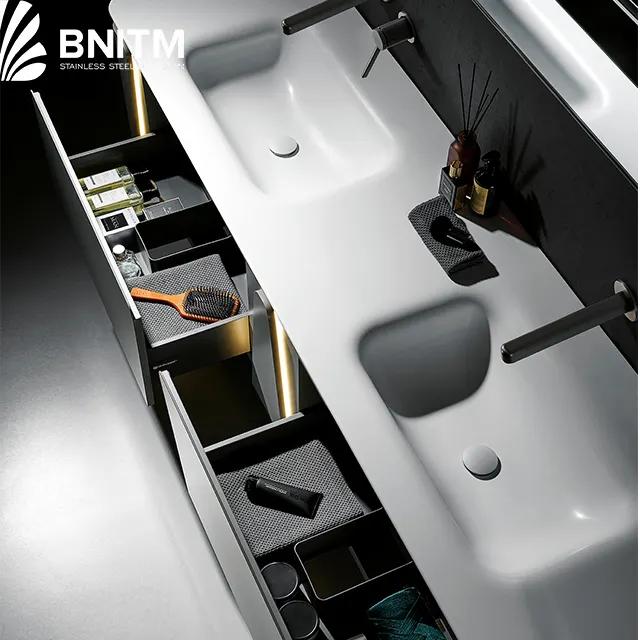 BNITM, nuevo estilo, gabinete de baño de color plateado de lujo ligero, espejo inteligente personalizado, tocadores de baño de doble fregadero con fregadero