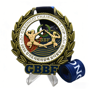 เหรียญรางวัลเพาะกาย GBBF แบบวินเทจสั่งทำพิเศษ ผลิตจากโลหะผสมสังกะสี พิมพ์ลาย UV แบบนูน 3 มิติ พร้อมพวงหรีดรางวัลถ้วยประธานจีองกี สำหรับการแข่งขัน - Product Image 1