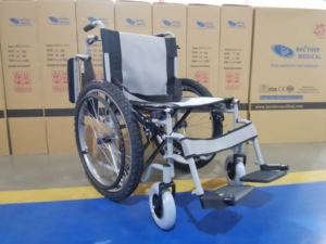 Silla de <span class=keywords><strong>Ruedas</strong></span> Neumática Reforzada <span class=keywords><strong>con</strong></span> Capacidad para 200 kg y Reposapiés Elevables - Product Image 6