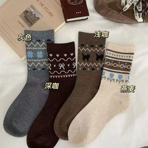 Calcetines de tripulación de longitud media con patrón Fair Isle, transpirables, que absorben el sudor, para mujeres, jóvenes, ropa informal, gris, marrón oscuro, marrón claro - Product Image 3