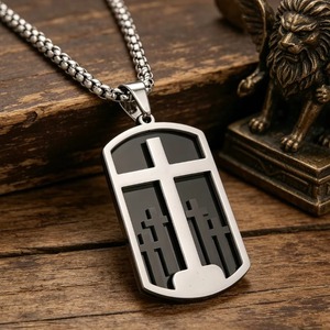 Collier pendentif carré multi-croix en acier inoxydable noir et or avec chaîne maille forçat, bijou religieux unisexe - Product Image 1