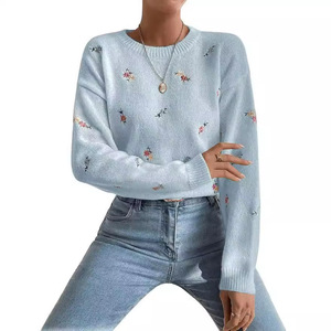 Suéter de mujer elegante informal de primavera y otoño con bordado de flores y cuello redondo de manga larga con hombros descubiertos - Product Image 2