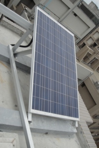 Système d'énergie solaire hors réseau de 2,5 kW MPPT en silicium polycristallin et monocristallin pour usage domestique, étanche IP67, montage au sol - Product Image 2