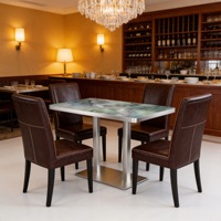 Ensemble table et chaises de café, plateau en pierre frittée, pieds en métal, mobilier pour restaurants, hôtels, style luxe léger et contemporain
