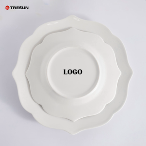 Assiettes de dîner de mariage blanches personnalisées, bord festonné, céramique, design classique, logo/design personnalisé, vaisselle écologique, durable - Product Image 6