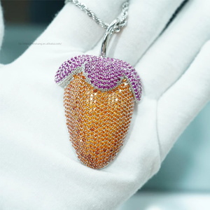 Collier pendentif Hip-Hop bicolore en zircon fraise, effet glacé et étincelant, coloré, accessoires de bijoux pour chanteurs - Product Image 4