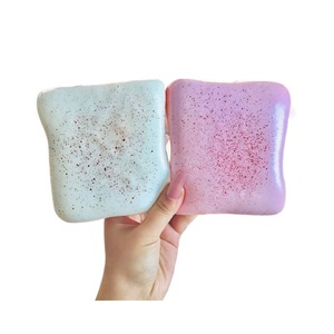 Juguetes Antiestrés de PU Suave de Dos Colores con Forma de Tostada, de Levantamiento Lento, Novedosos Juguetes de Moda Realistas con Forma de Pan para Aliviar el Estrés - Product Image 5