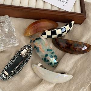 Barrettes à cheveux pas chères en acétate, couleur colza, style rétro français, avec frange latérale à clip - Product Image 2