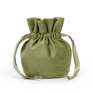 Pochette promotionnelle mini en velours OEM pour bijoux, sac cadeau coloré à cordon, emballage tendance - Product Image 4