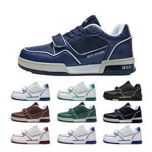 Chaussures de skate unisexes de style européen, baskets décontractées à tige basse avec logo personnalisé, dessus en cuir véritable et empeigne en mesh. - Product Image 2