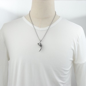 Yunnique – collier à crocs de loup en acier inoxydable, pendentif animal, chaîne de 60cm, bijoux Hip Hop pour hommes, Style Street - Product Image 4