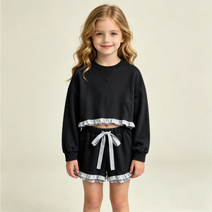 Completo Set Estivo per Bambina: Top a Maniche Lunghe con Bordo Arricciato e Shorts - Alta Qualità, Prodotto da Fabbrica Specializzata con <span class=keywords><strong>15</strong></span> <span class=keywords><strong>Anni</strong></span> di Esperienza - Ideale per Uso Quotidiano e Attività all'Aperto - Product Image 4