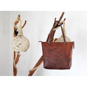 Sac à bandoulière en similicuir pour femme avec sangle confortable, grand espace de rangement pour un usage quotidien, les voyages, le shopping, les fêtes et les sorties du week-end - Product Image 3